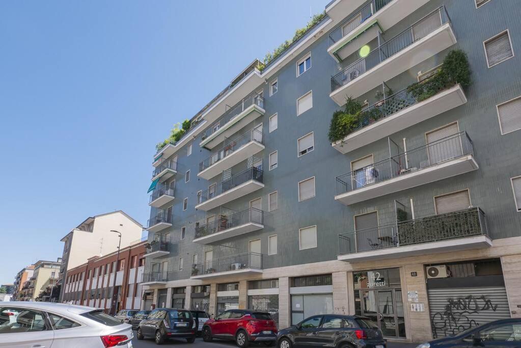 Youhosty - Zuretti42 Apartment Милано Екстериор снимка