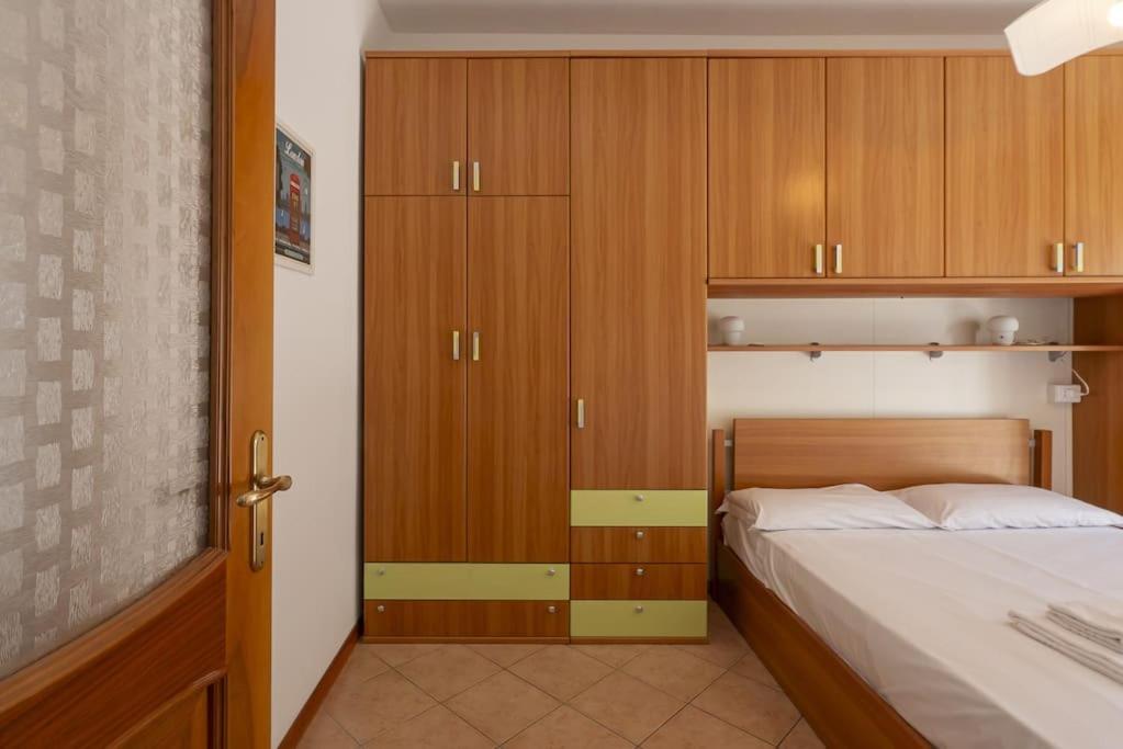 Youhosty - Zuretti42 Apartment Милано Екстериор снимка