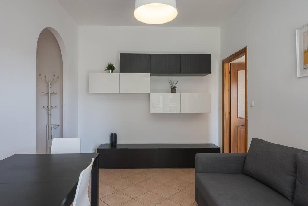 Youhosty - Zuretti42 Apartment Милано Екстериор снимка